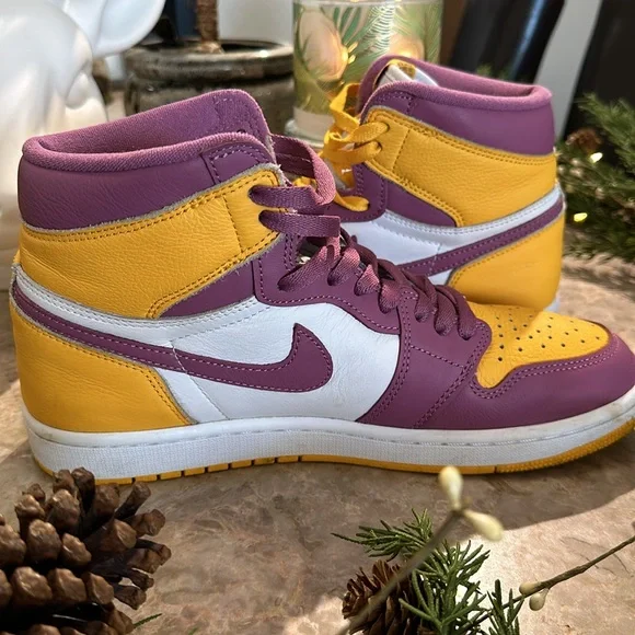 Nike Air Jordan 1 High “Brotherhood” - Picture 8 of 17